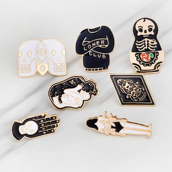 Dark Goth Skull hands Enamel Pins - Picture 2 of 4